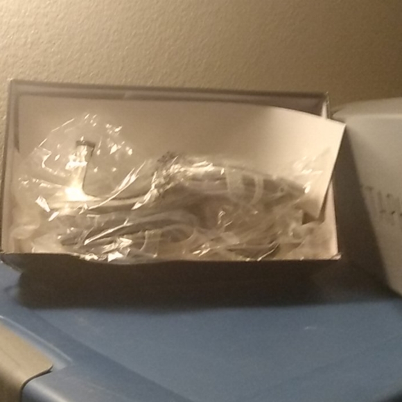 Shoes - Picture 2 of 4